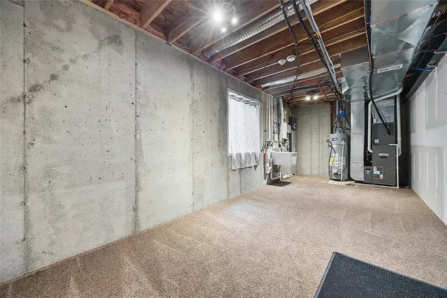 $299,900 | 1001 Raymond Drive, Oakdale, PA 15071