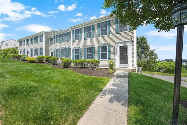 $299,900 | 1001 Raymond Drive, Oakdale, PA 15071