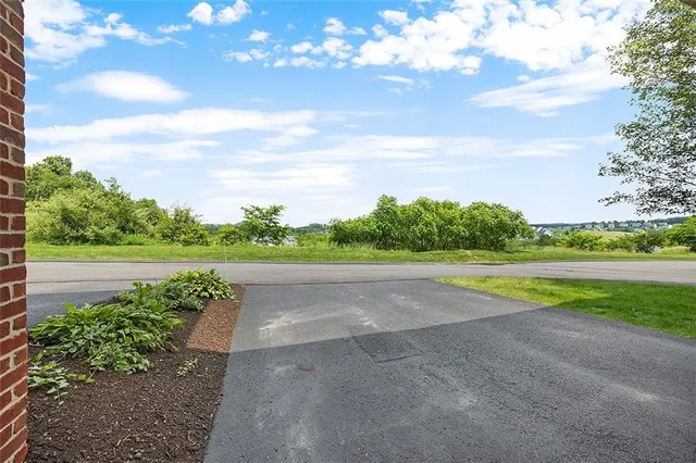 $299,900 | 1001 Raymond Drive, Oakdale, PA 15071