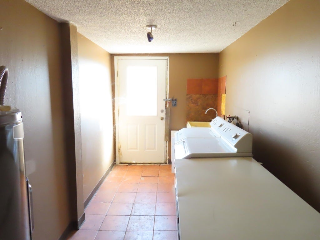 1939 Lichens Road Montague, CA 96064 - Photo 8 of 12 Gallery Image 8