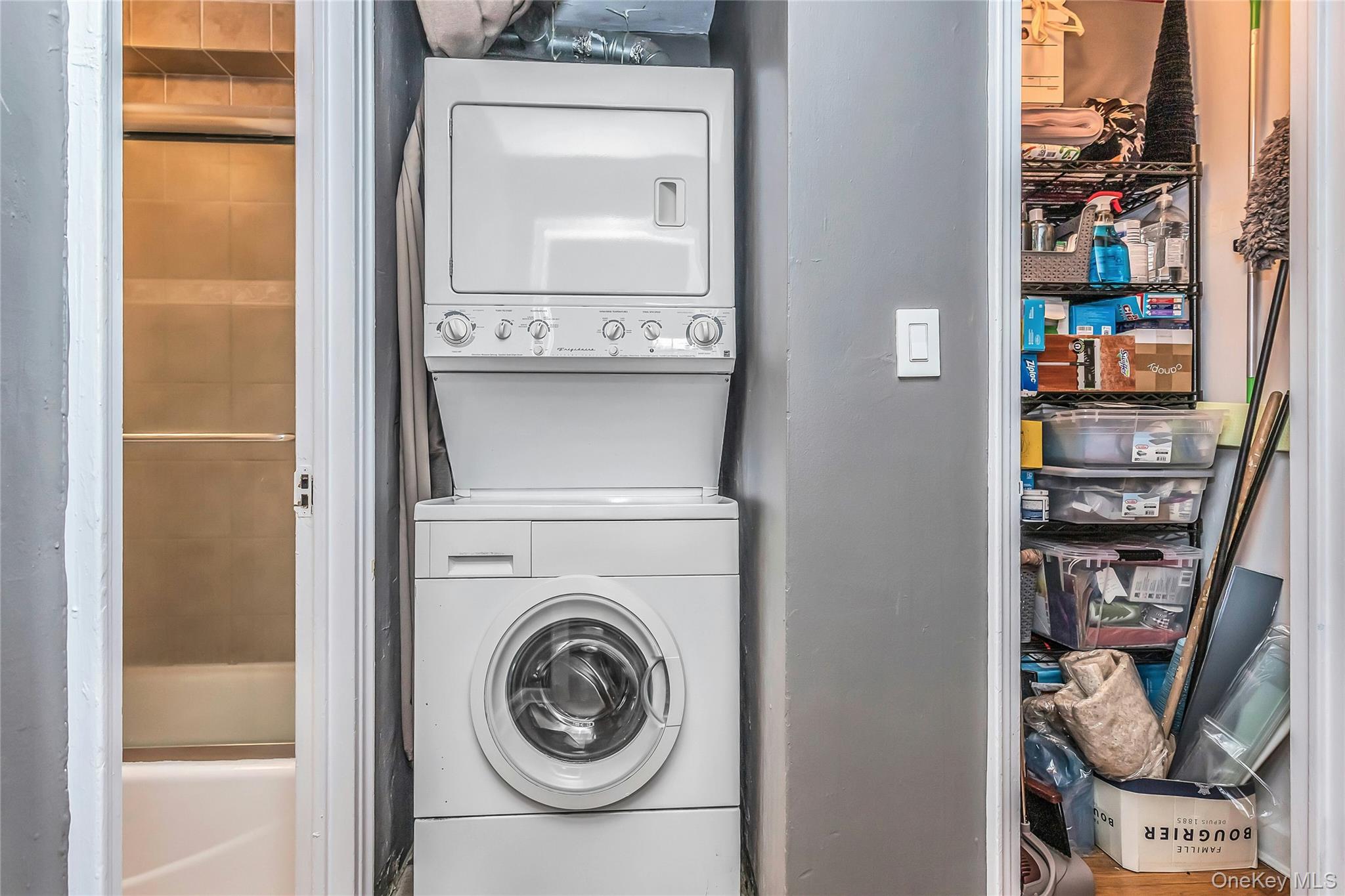 8 Welwyn Road, Unit 2F Great Neck, NY 11021 - Photo 22 of 23 In apartment!