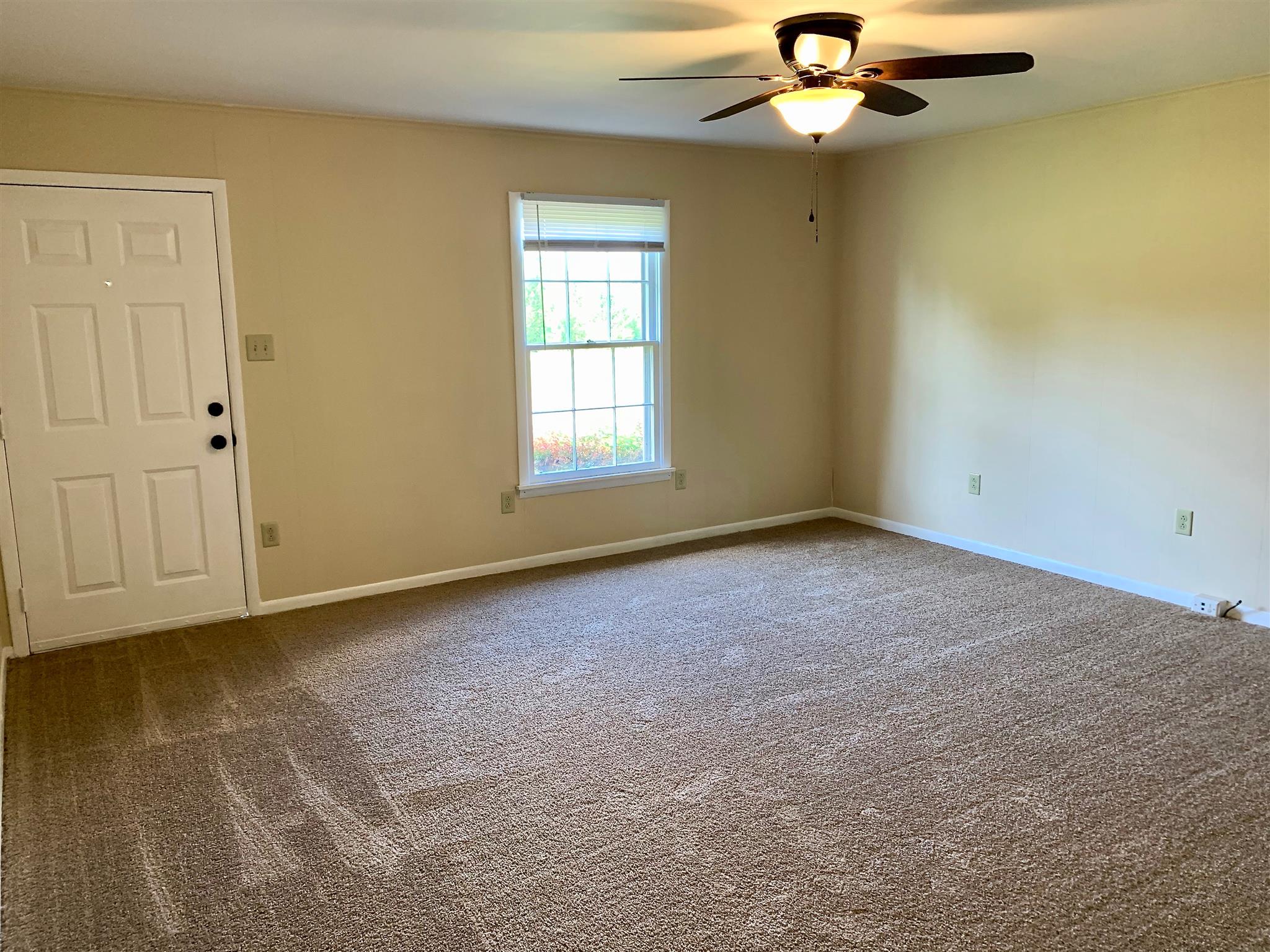 1163 Lawrence Road Murfreesboro, TN 37128 - Photo 6 of 12 Living room/den with fresh carpet, ceiling fan, and door to the backyard! 1163 Lawrence Rd Murfreesboro TN 37128