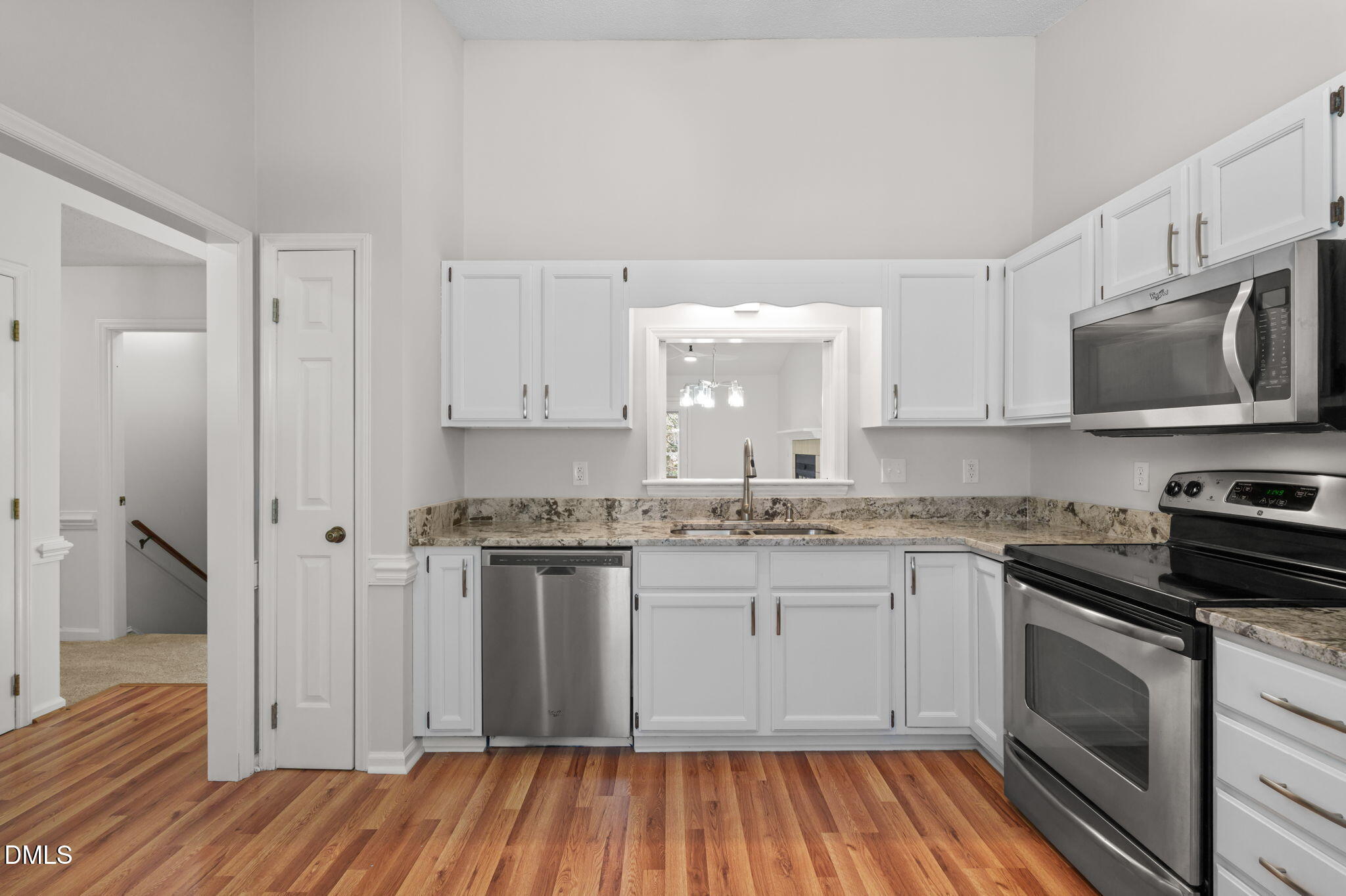 1424 Mapleside Court Raleigh, NC 27609 - Photo 18 of 72 Kitchen (4)