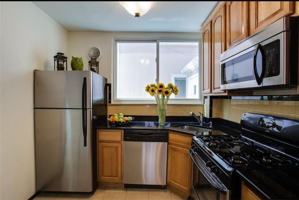 7739 Shore Road Brooklyn, NY 11209 - Photo 7 of 28