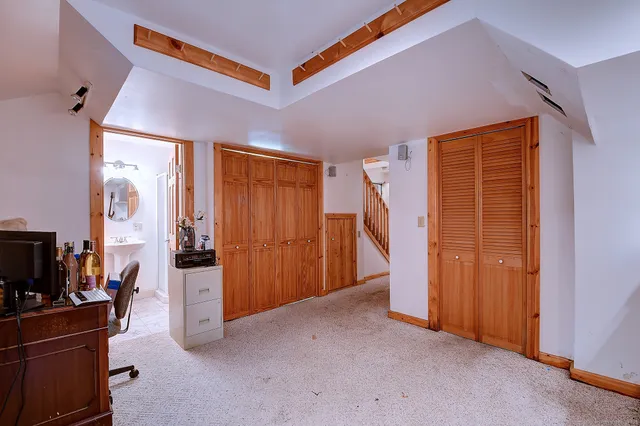 a view of a livingroom with walk in closet
