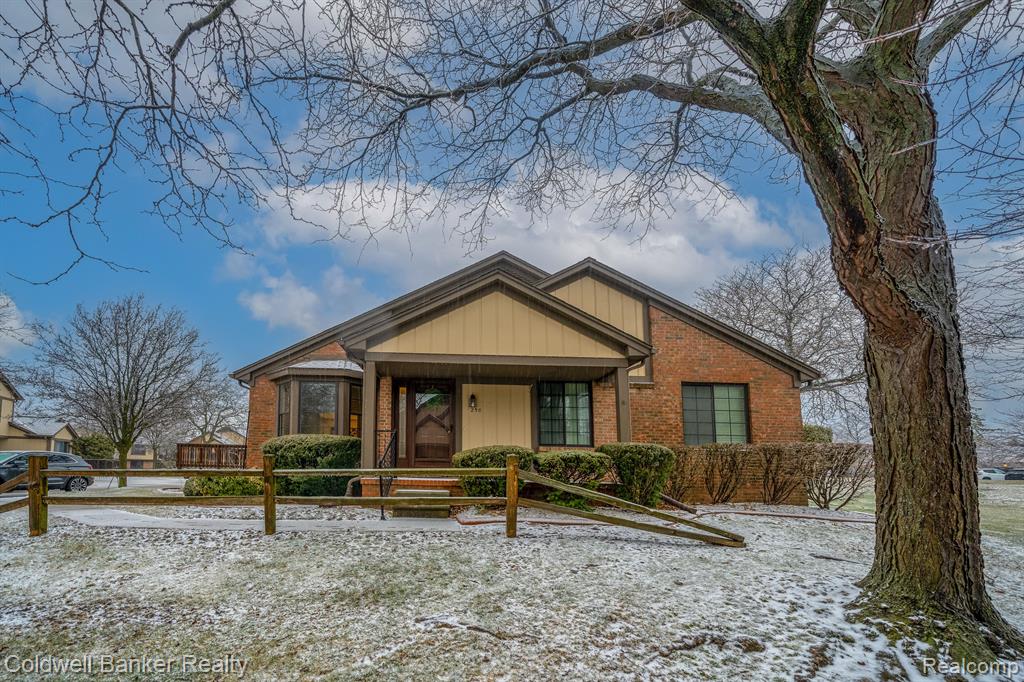250 Meadow Bridge Drive Rochester Hills, MI 48307 - Photo 3 of 39