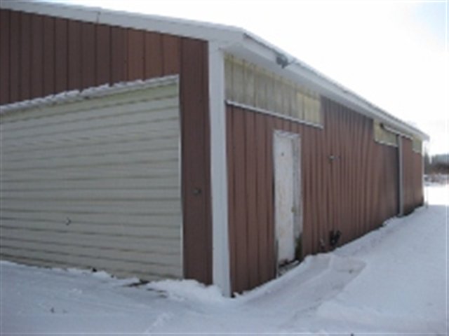 9701 Imlay City Road Avoca, MI 48006 - Photo 8 of 8 31038136-7.JPG