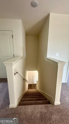 a view of entryway and kitchen