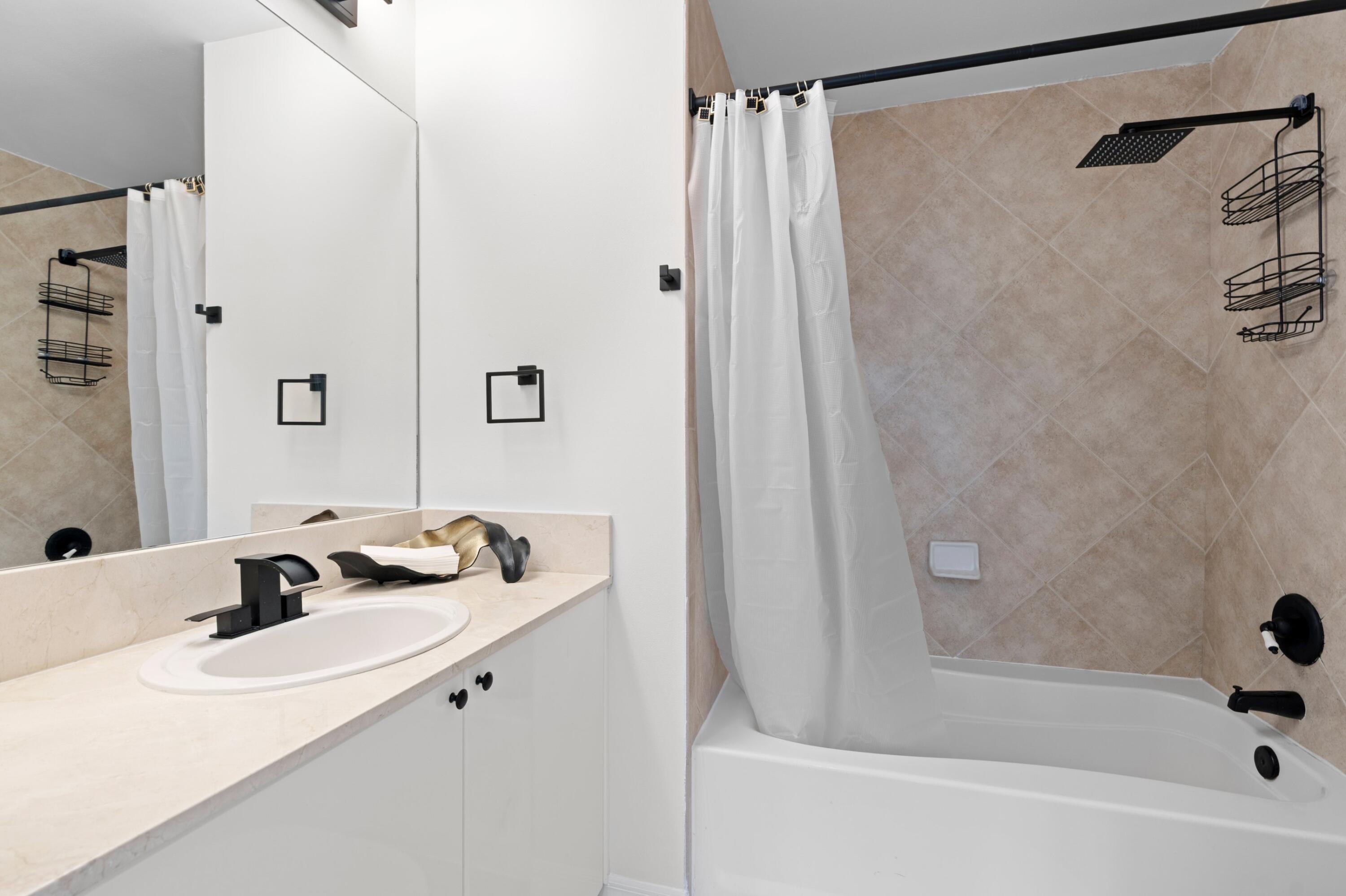 233 South Federal Highway, Unit 405 Boca Raton, FL 33432 - Photo 19 of 45 Bathroom #2