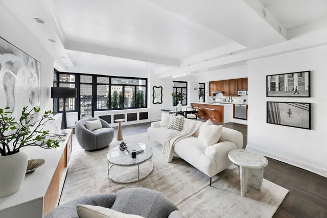 $1,600,000 | 25 West 54th Street, Unit 12A | Midtown Central
