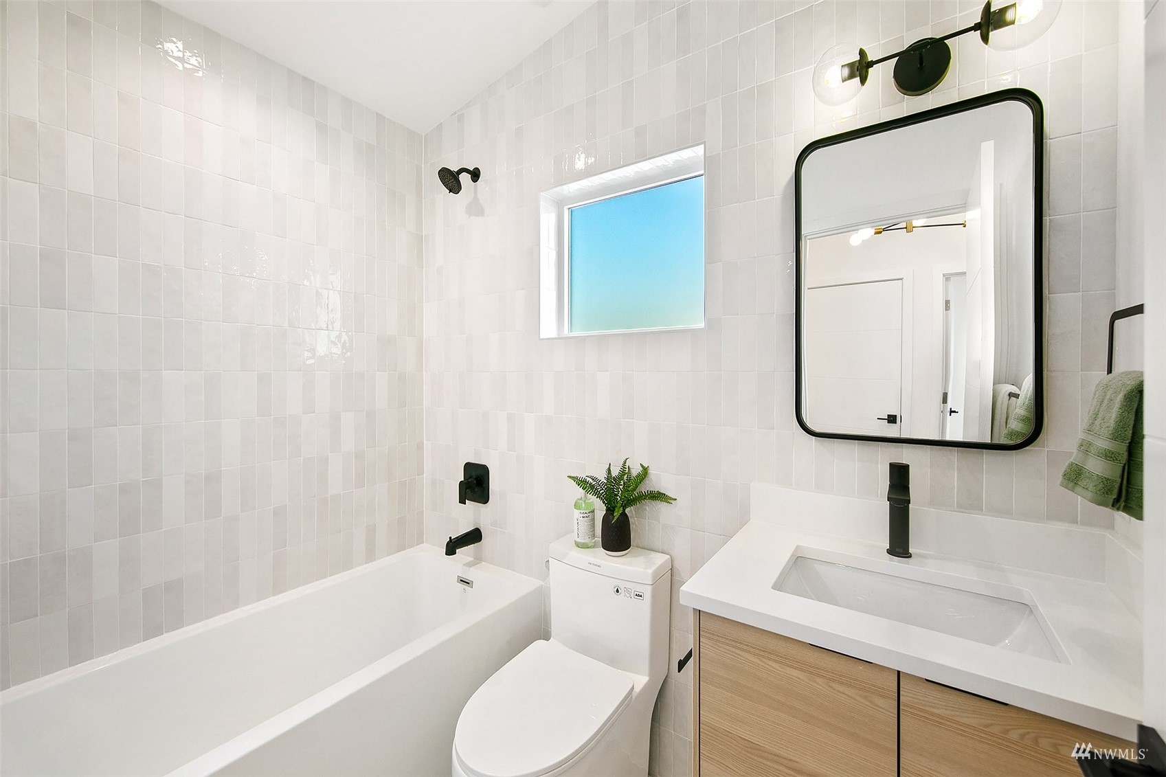 4013 Southwest Thistle Street Seattle, WA 98136 - Photo 12 of 17 Gallery Image 12