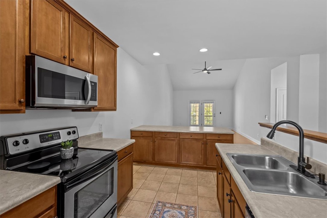 535 East Perkins Creek Road Seneca, SC 29678 - Photo 4 of 17 Gallery Image 4