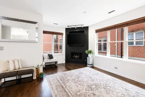 $365,000 | 715 West Eastman Street, Chicago, IL 60610