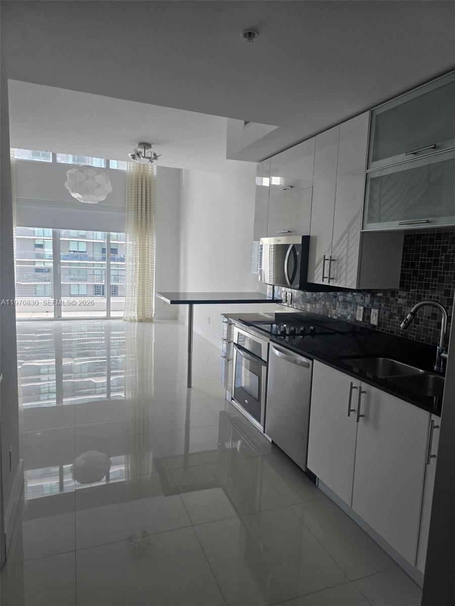 60 Southwest 13th Street, Unit 3218 Miami, FL 33130 - Photo 3 of 15