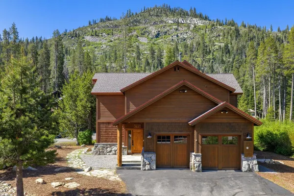 $2,500,000 | 16225 Pine Court, Truckee, CA 96161