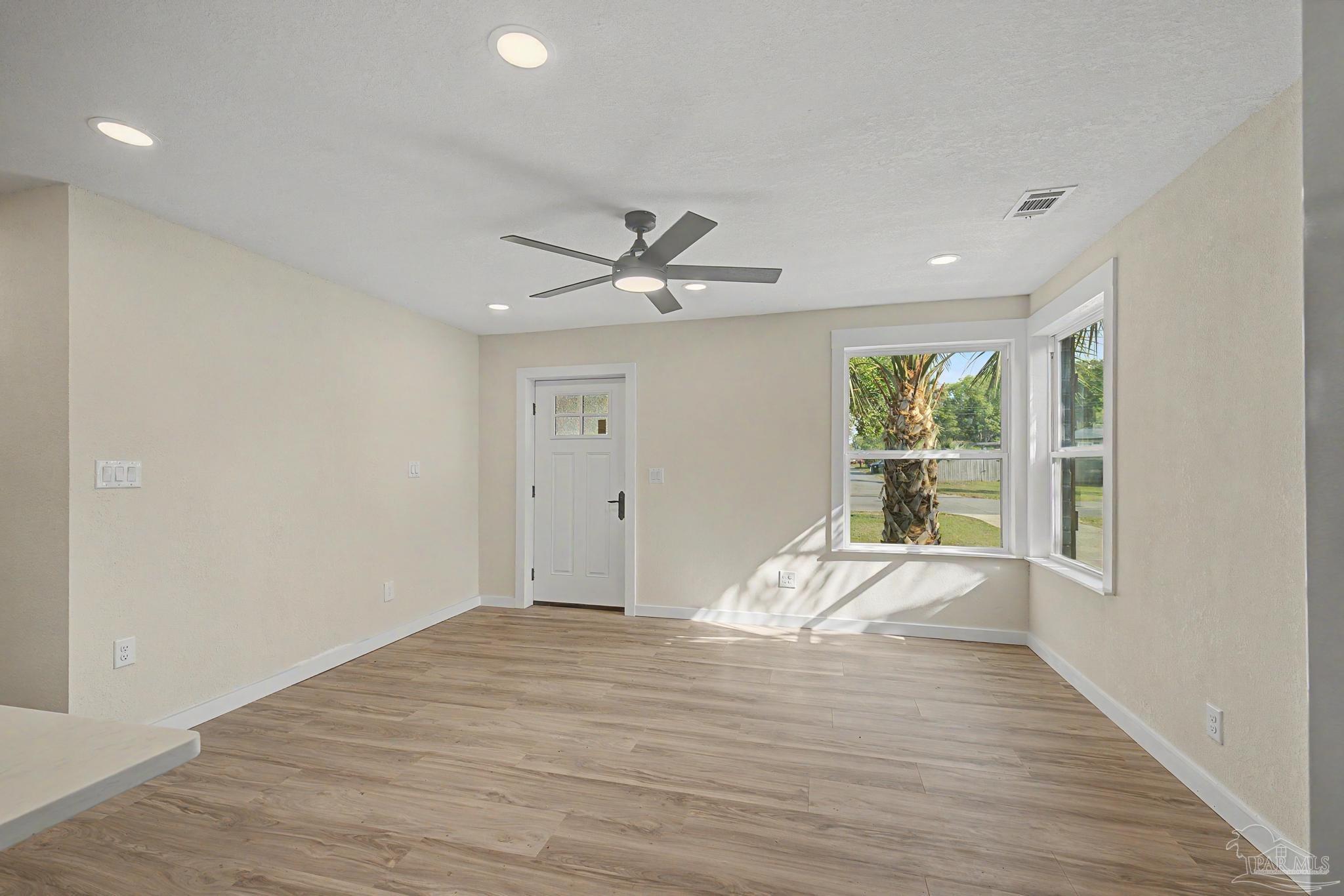 107 Southeast Gilliland Road Pensacola, FL 32507 - Photo 7 of 47