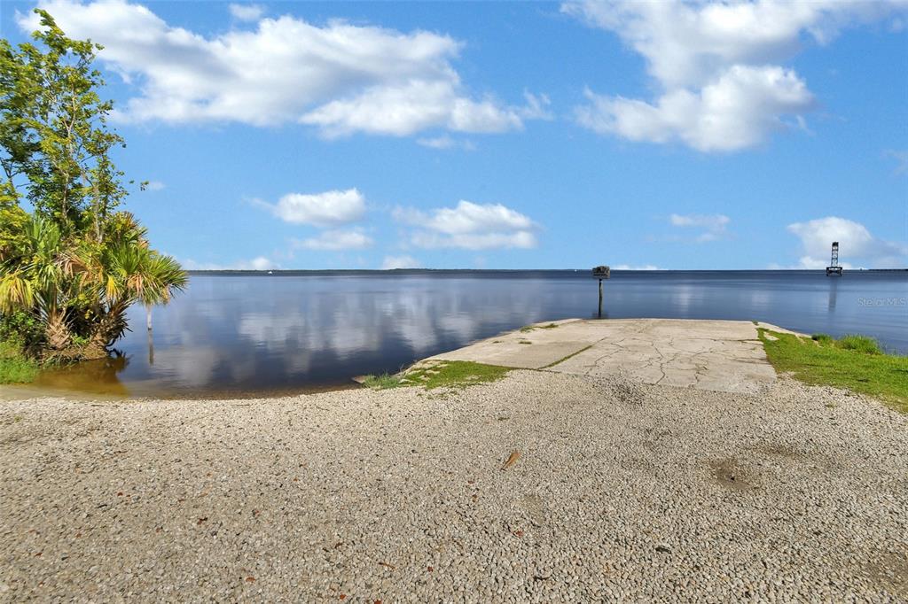 22040 Blue Creek Lodge Road Astor, FL 32102 - Photo 35 of 42 a view of a backyard