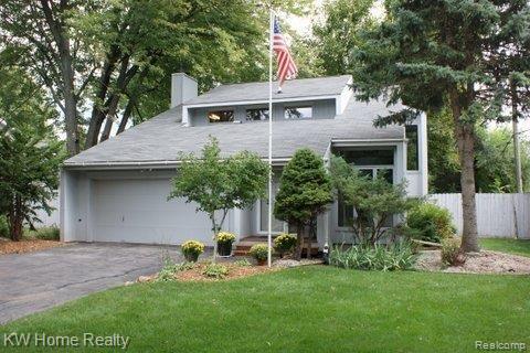19430 Merriman Road Livonia, MI 48152 - Photo 1 of 32 FRONT VIEW