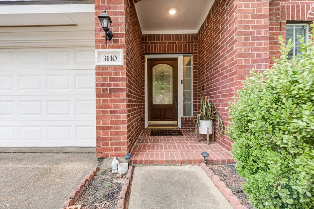 a view of entrance door of the house