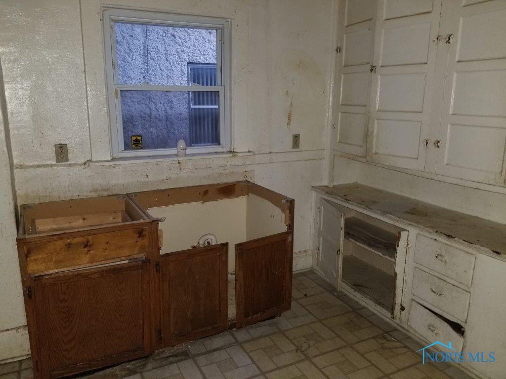 438 Rockingham Street Toledo, OH 43610 - Photo 5 of 9 Photo 5