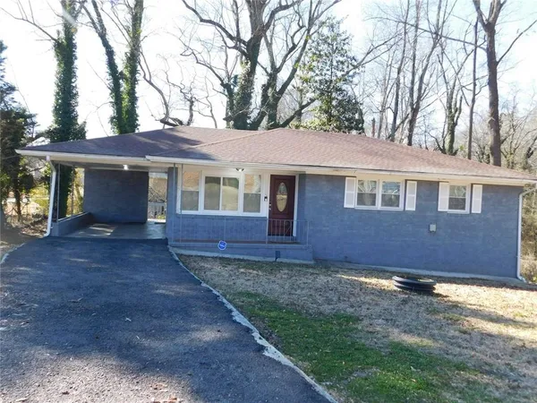 a view of a house with a yard