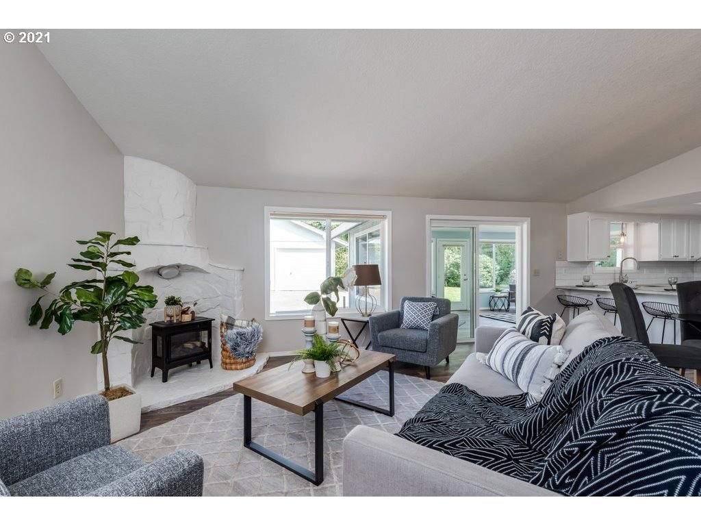167 Warner Parrott Road Oregon City, OR 97045 - Photo 15 of 32 Family Room