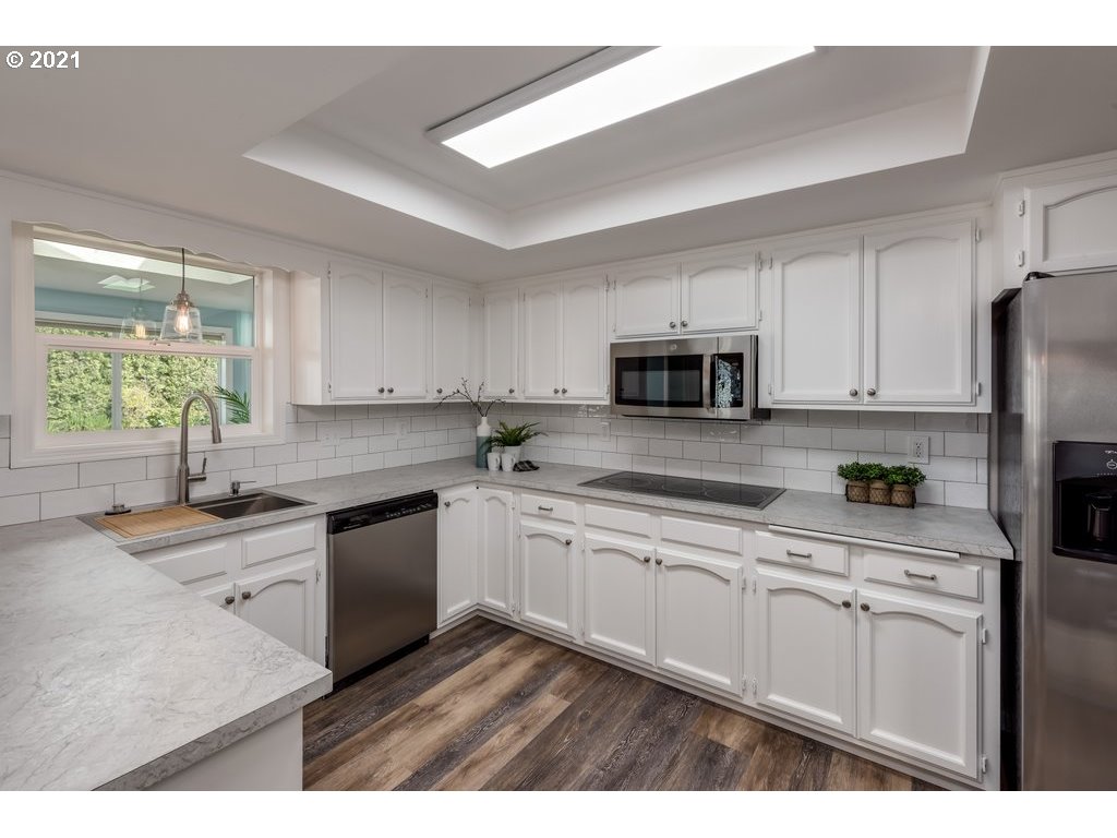 167 Warner Parrott Road Oregon City, OR 97045 - Photo 18 of 32 Kitchen