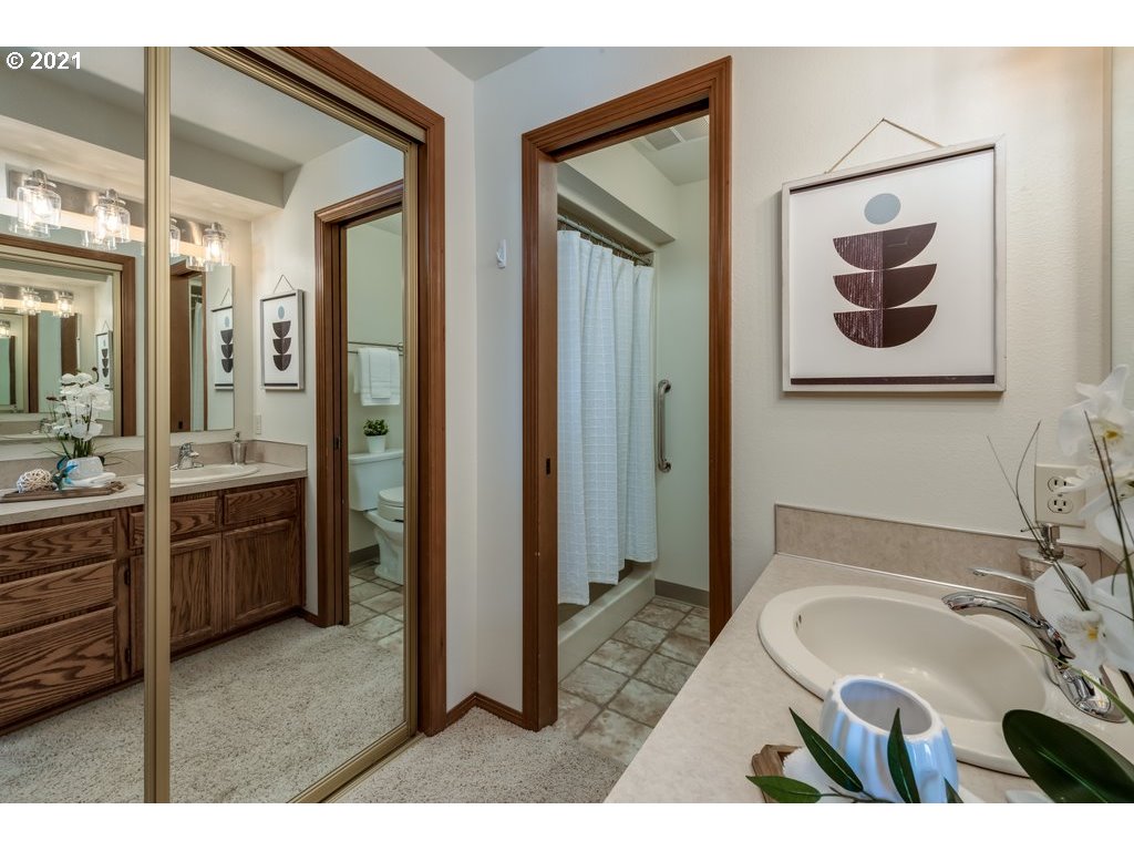 167 Warner Parrott Road Oregon City, OR 97045 - Photo 25 of 32 Bathroom, Attached