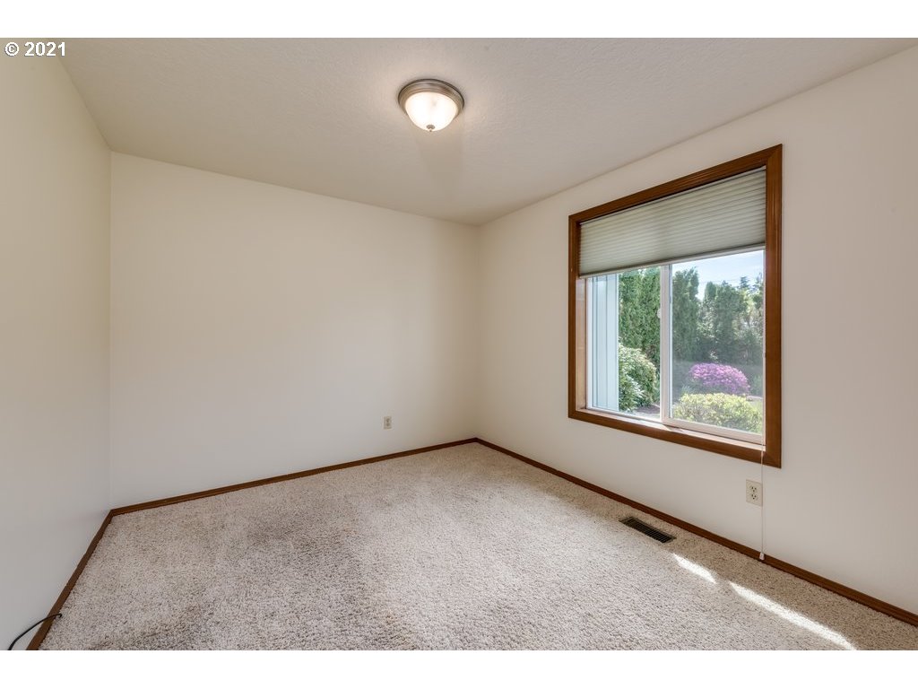 167 Warner Parrott Road Oregon City, OR 97045 - Photo 30 of 32 Bedroom