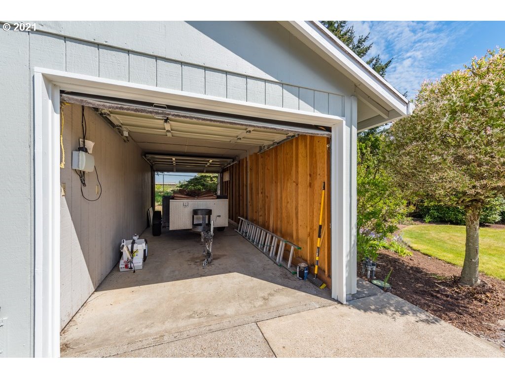 167 Warner Parrott Road Oregon City, OR 97045 - Photo 9 of 32 Workshop
