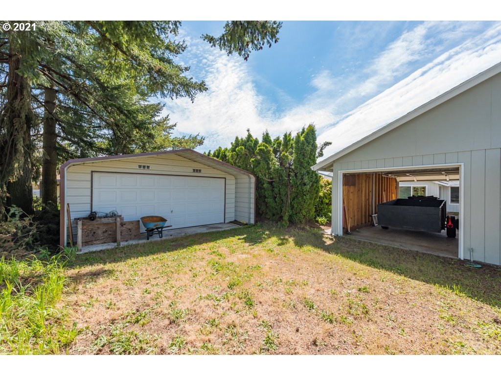 167 Warner Parrott Road Oregon City, OR 97045 - Photo 10 of 32 Garage