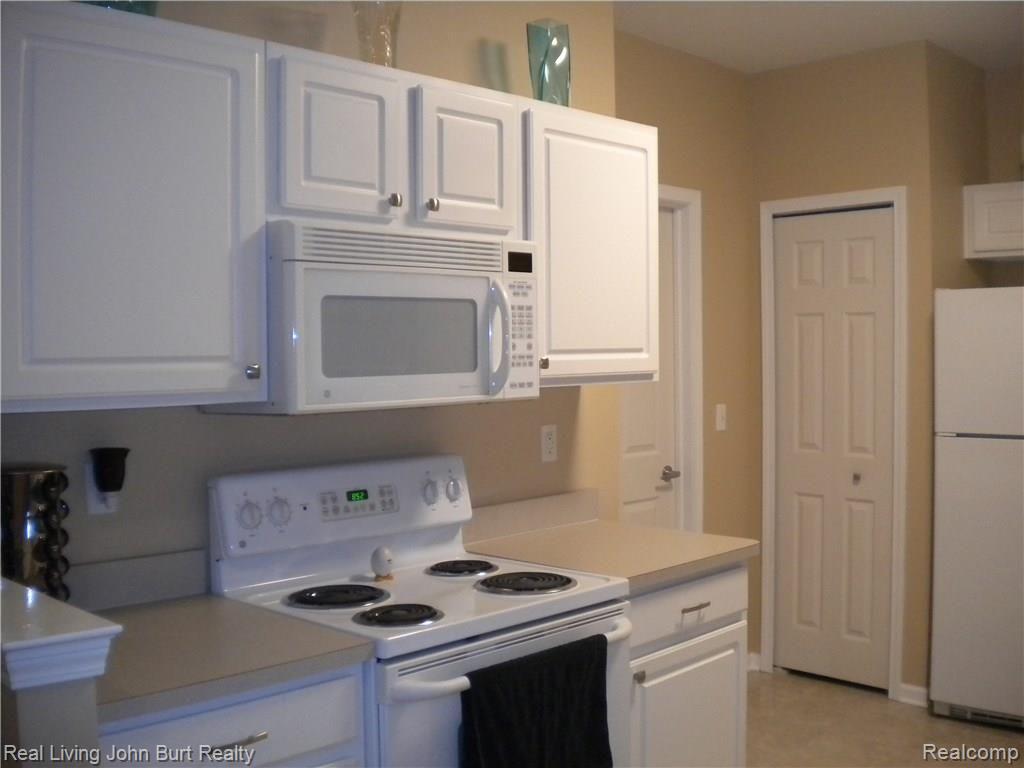 1853 Flagstone Circle Rochester, MI 48307 - Photo 4 of 25