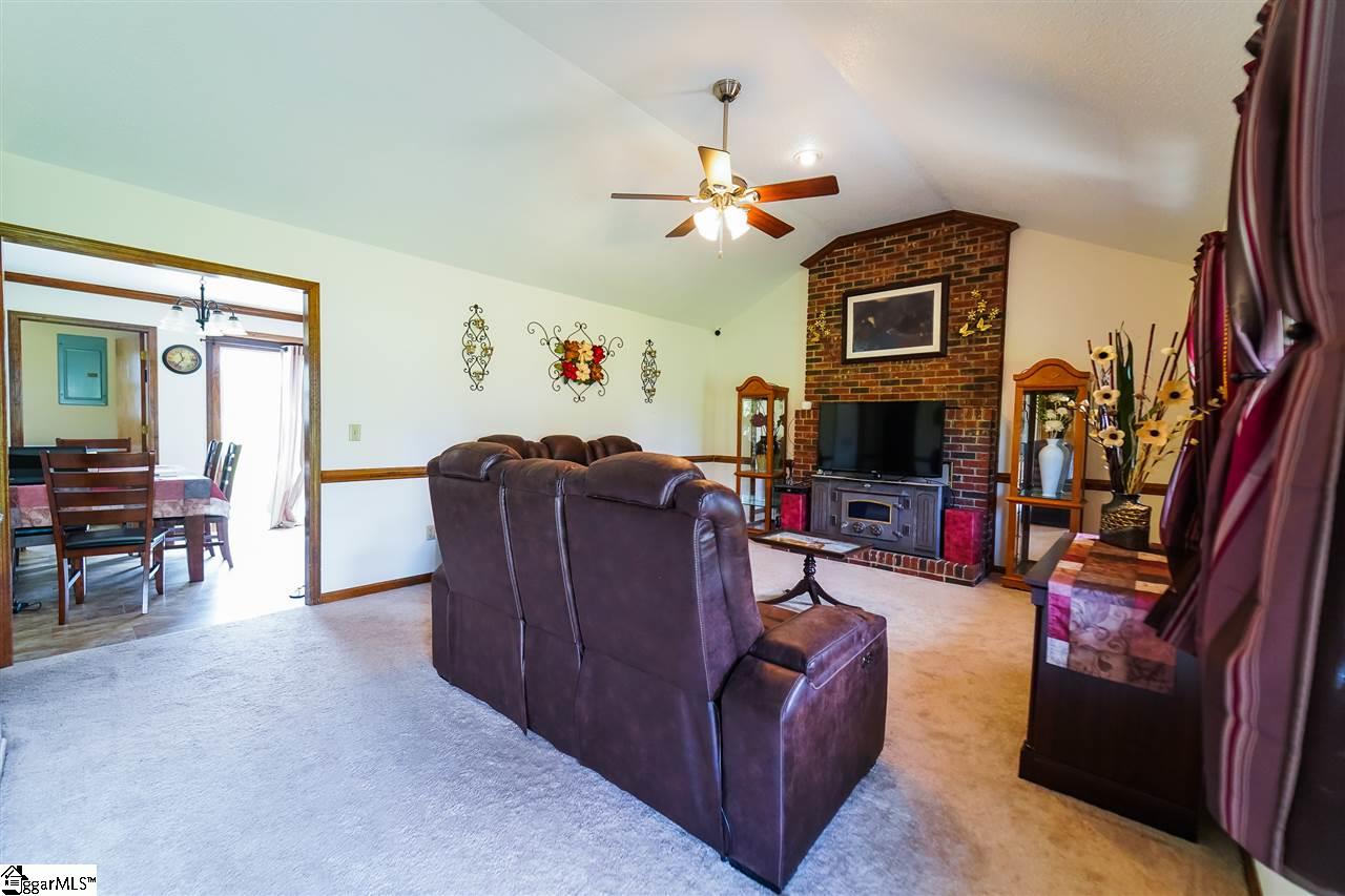 206 Adams Court Inman, SC 29349 - Photo 2 of 28