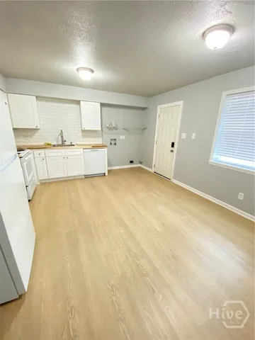 $1,300 | 113 Woodhouse Lane, Unit A, Savannah, GA 31406