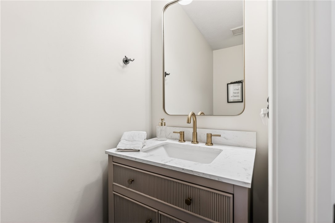 908 Taylor Rise Victor, NY 14564 - Photo 20 of 41 Powder Room