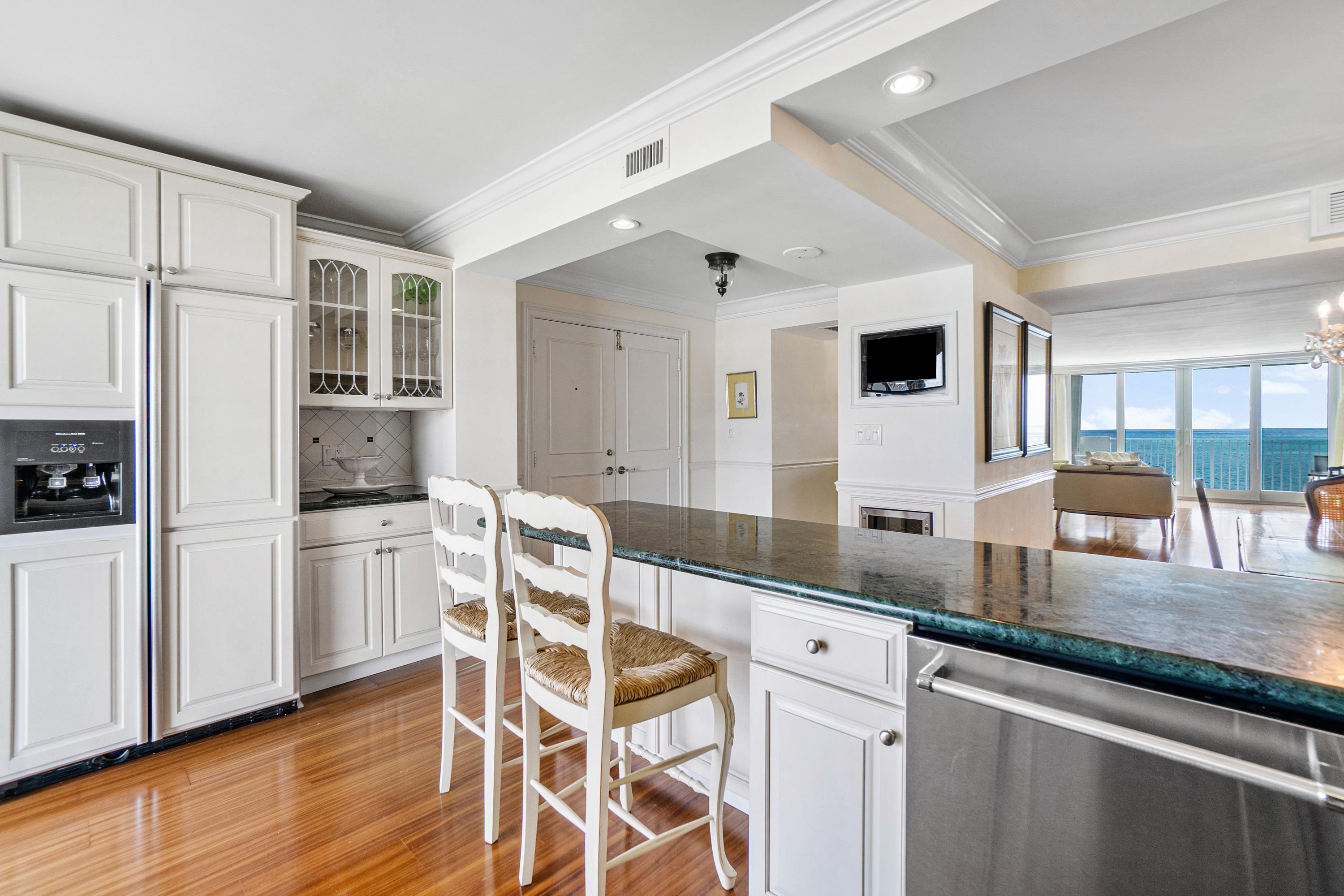 3000 South Ocean Boulevard, Unit 903 Boca Raton, FL 33432 - Photo 5 of 35 Kitchen views