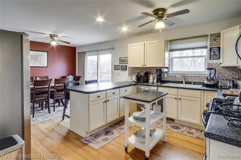 1291 Sleeth Road Commerce Township, MI 48382 - Photo 10 of 41