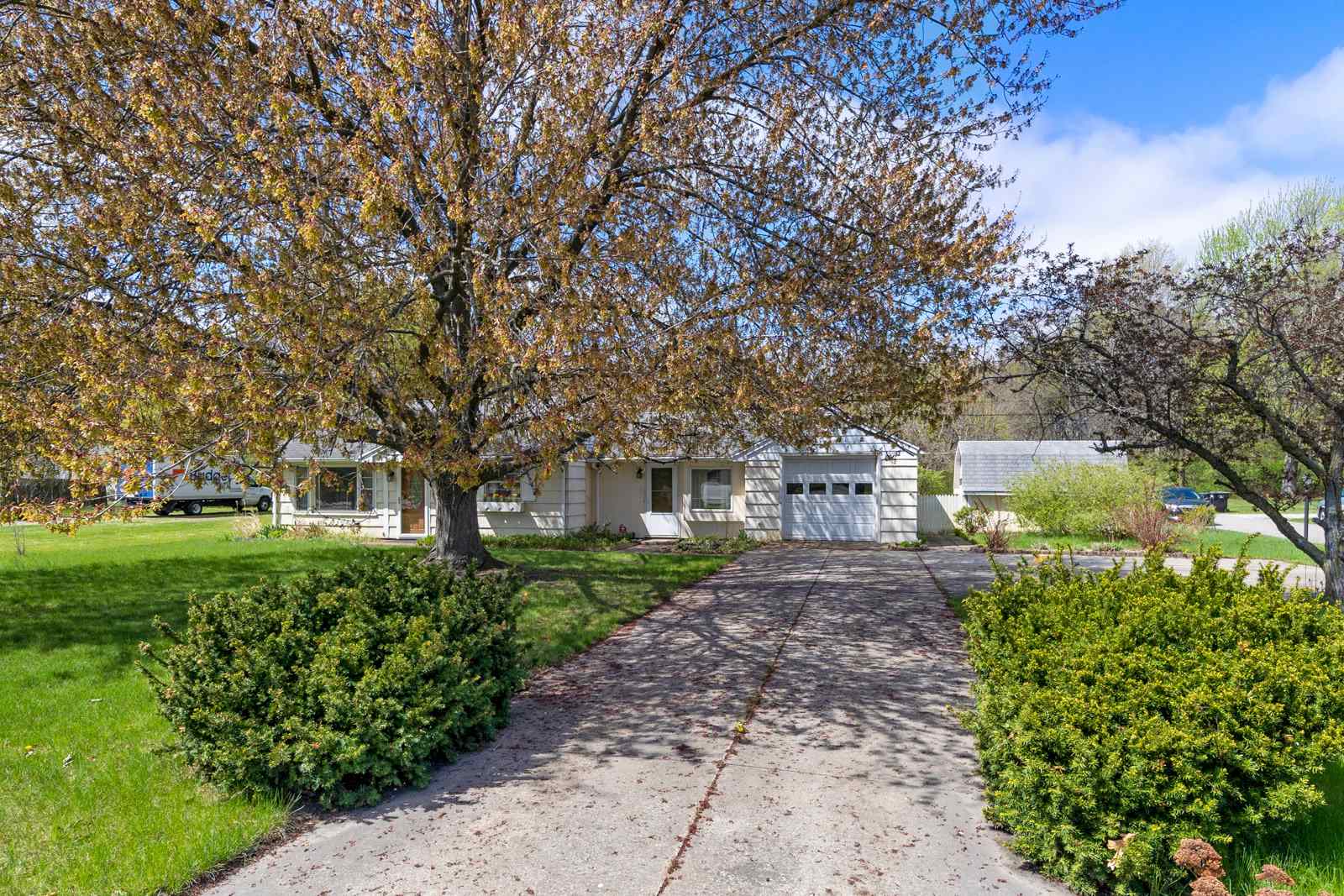1547 North Hickory Road South Bend, IN 46635 - Photo 1 of 28 Gallery Image 1