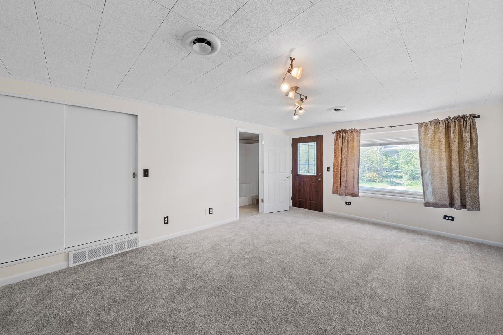 1547 North Hickory Road South Bend, IN 46635 - Photo 14 of 28 Gallery Image 14