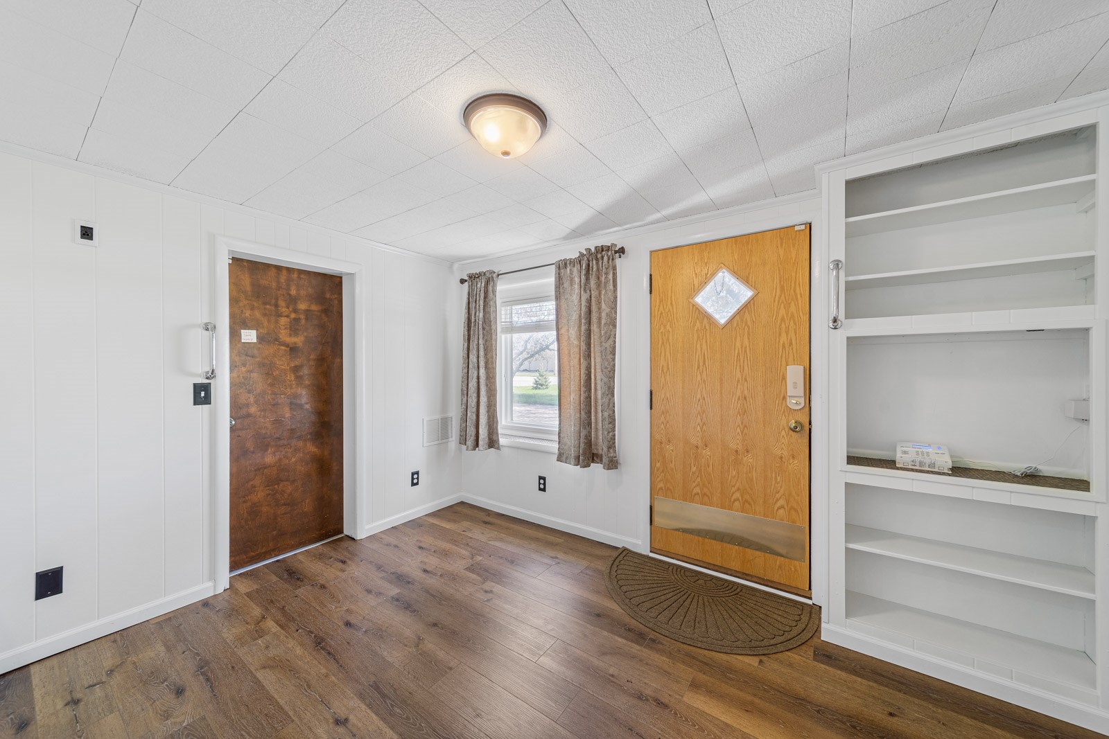 1547 North Hickory Road South Bend, IN 46635 - Photo 4 of 28 Gallery Image 4