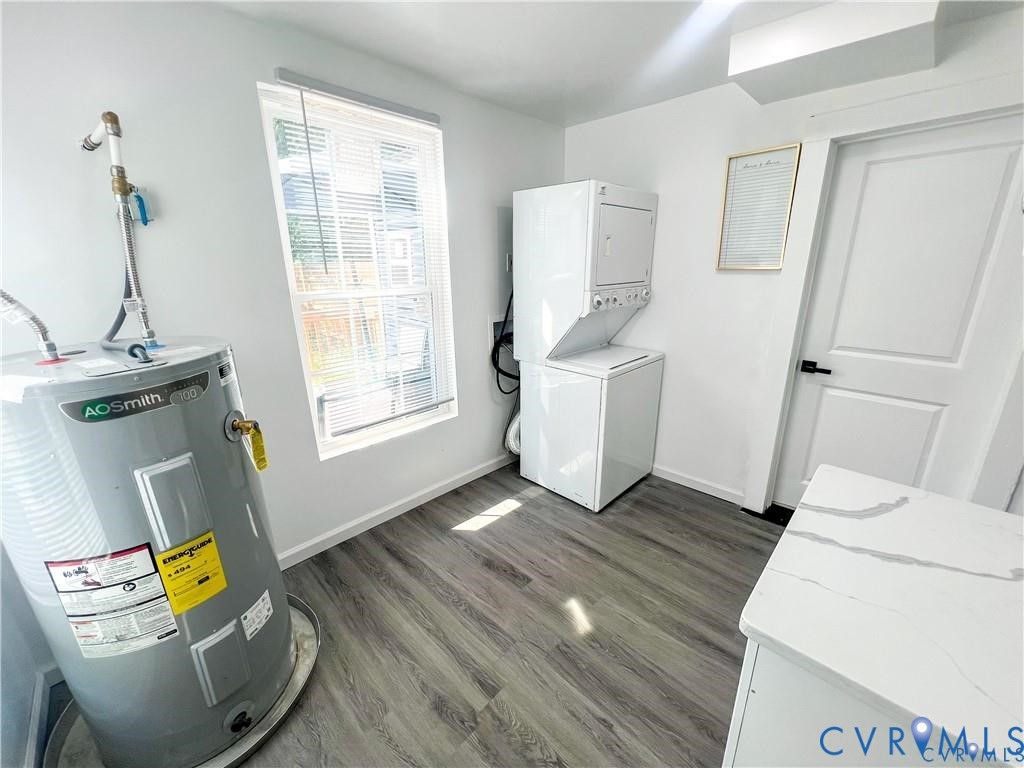 1340 Rome Street Petersburg, VA 23803 - Photo 23 of 35 a living room with furniture and a window