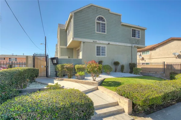 $559,000 | 16331 Cornuta Avenue, Unit E, Bellflower, CA 90706