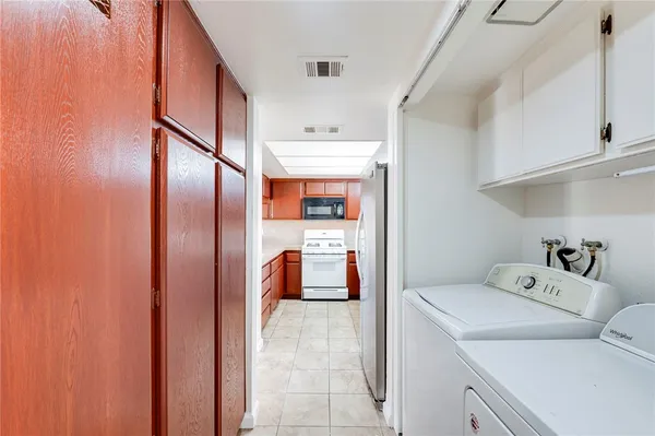 $559,000 | 16331 Cornuta Avenue, Unit E, Bellflower, CA 90706