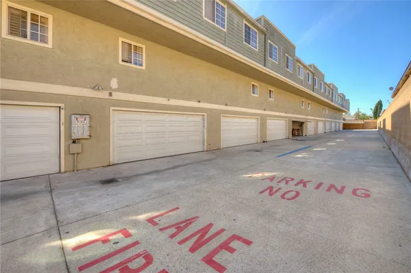 $559,000 | 16331 Cornuta Avenue, Unit E, Bellflower, CA 90706