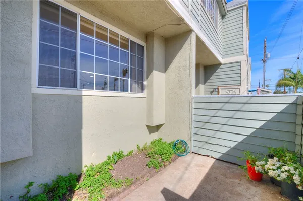 $559,000 | 16331 Cornuta Avenue, Unit E, Bellflower, CA 90706