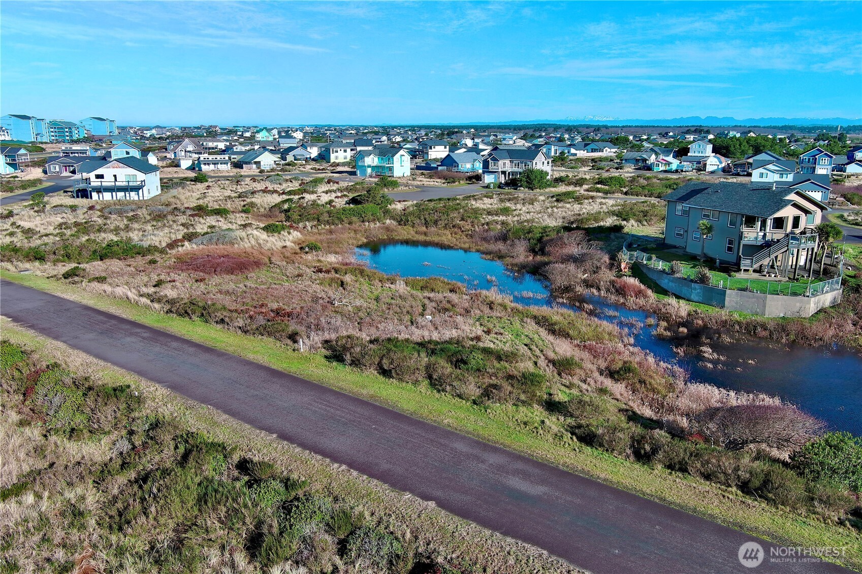 476 Seaview Street Southwest Ocean Shores, WA 98569 - Photo 3 of 15 a view of a city