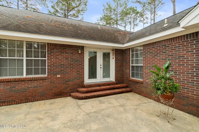 $269,500 | 48 J Shows Drive, Seminary, MS 39479