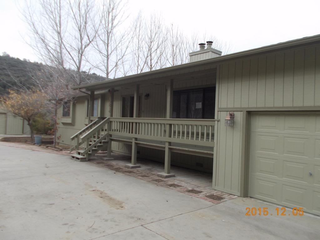 29581 Butterfield Way Tehachapi, CA 93561 - Photo 1 of 5 a view of a house with a balcony