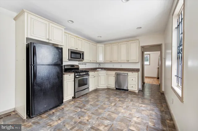 $2,300 | 1632 Willington Street, Philadelphia, PA 19121