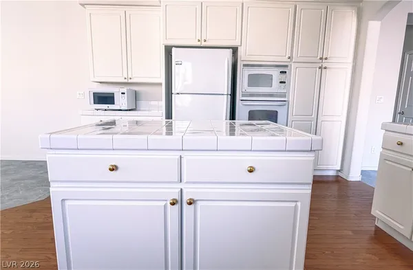 $2,360 | 8043 Shadowvale Drive, Las Vegas, NV 89147